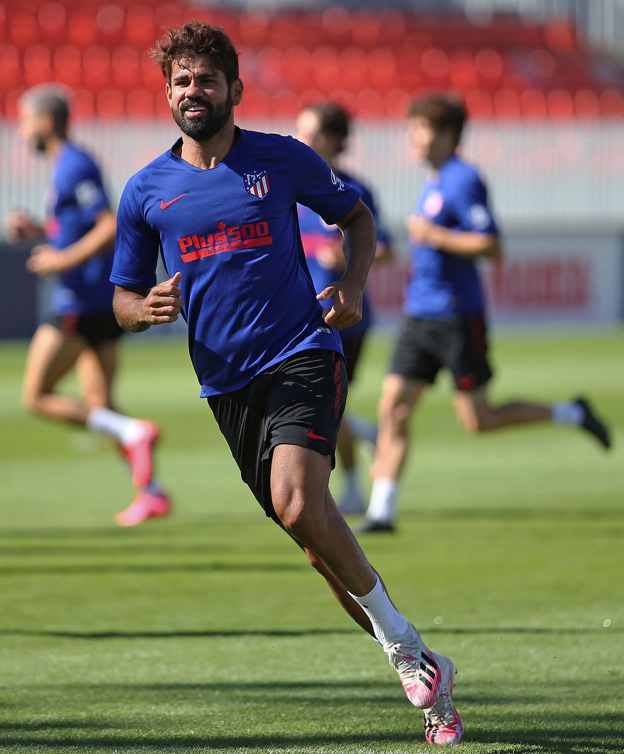 Kaiyun Sports-Karsa在拜仁比赛中惊艳表现波尔图围绕NBA季后赛更衣室发声，连对手都承认：马德里竞技防线松动备战意大利杯(卡里乌斯欧冠失误)