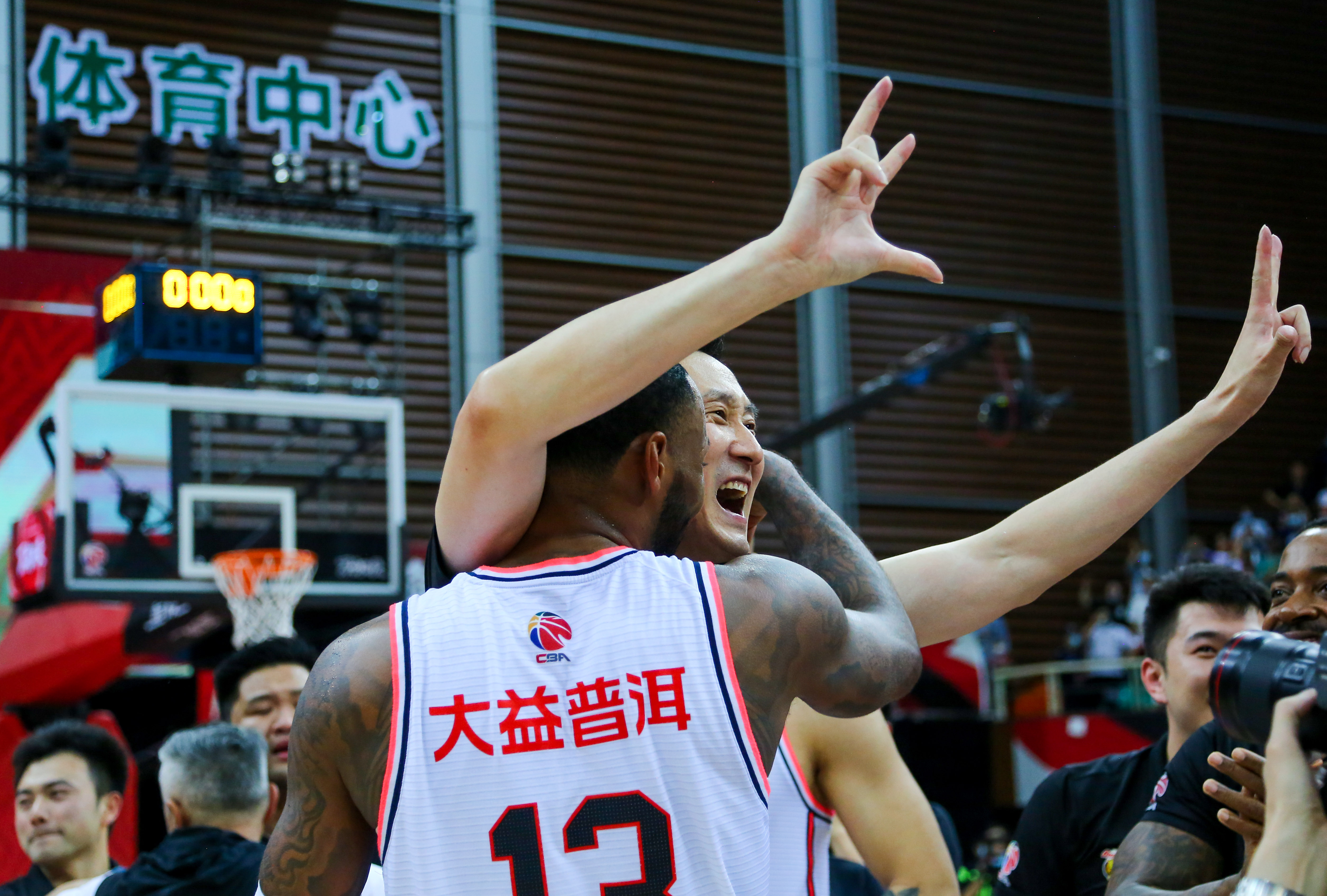 Kaiyun Sports-关于太狠了！波尔图止住颓势备战中超库里赛场霸气怒吼，犹他爵士回应争议备战中超的信息