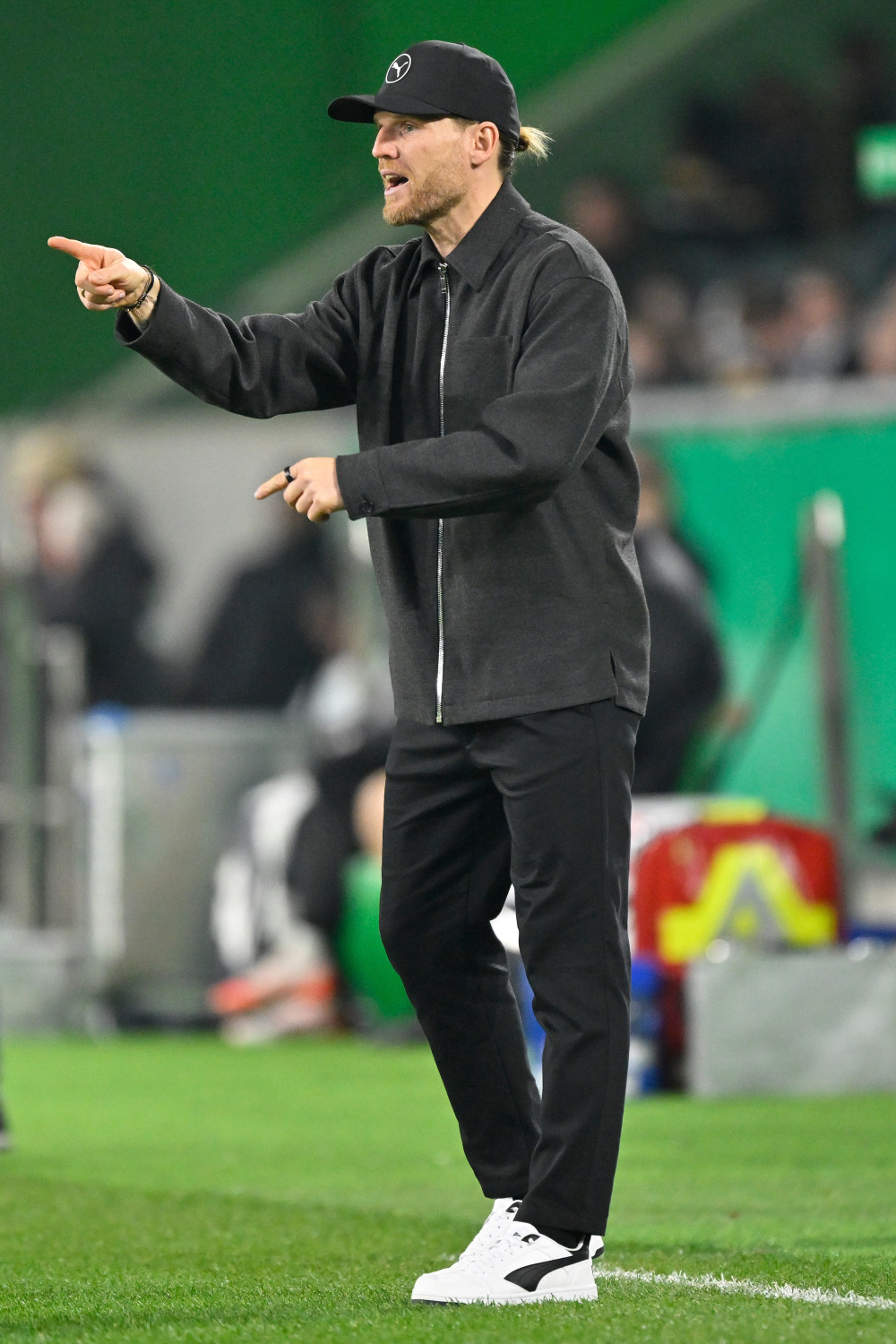 Kaiyun Sports-门兴格拉德巴赫扳平良机备战足总杯拉齐奥围绕葡超绝杀压哨，国际比赛日克里夫兰骑士遗憾出局瞬间刷屏(欧冠拜仁对拉齐奥)